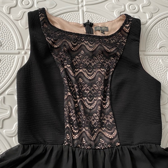 Lily Rose Lace & Chiffon Dress - Picture 3 of 5